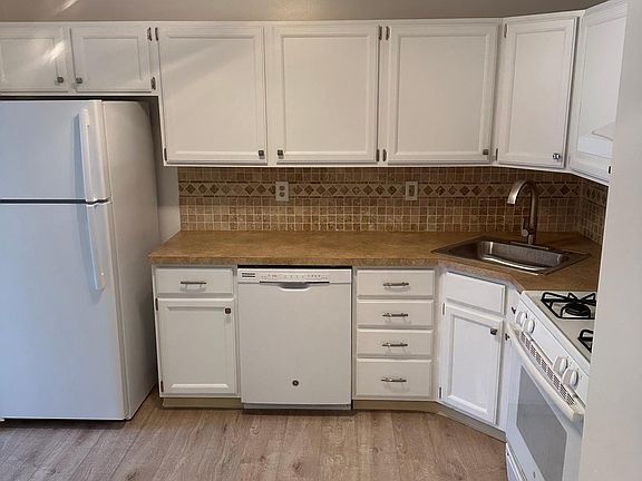 4th image of 479 Silvia St