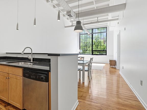 4th image of 624 E Walnut St APT 39