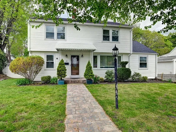 18 Bow St, Stoneham, MA 02180