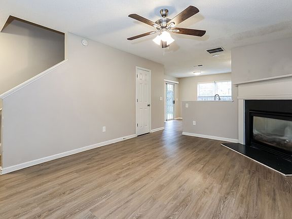 5th image of 348 Coral Cir