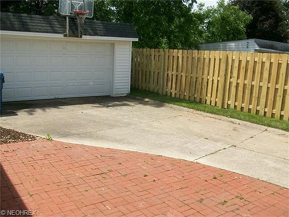 3rd image of 21349 Cromwell Ave