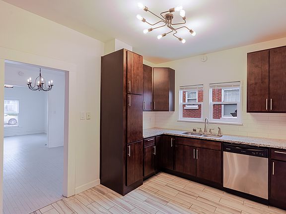 5th image of 306 Brown St