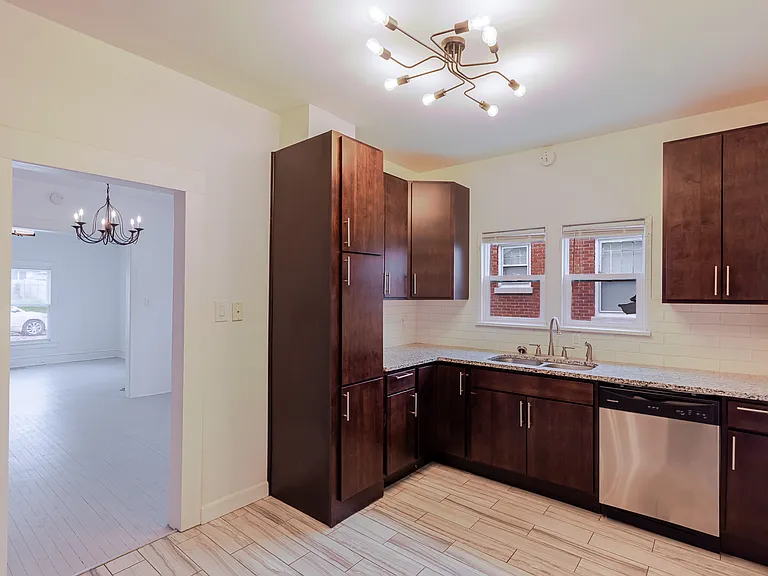 306 Brown St — Photo 5