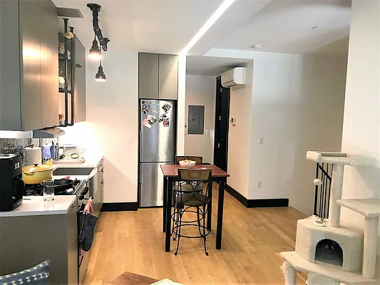 Rented by EXR | media 22