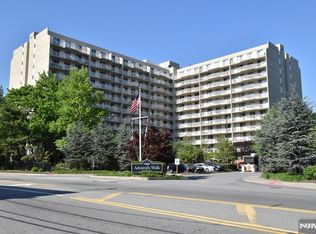 1077 River Rd APT 505, Edgewater, NJ 07020