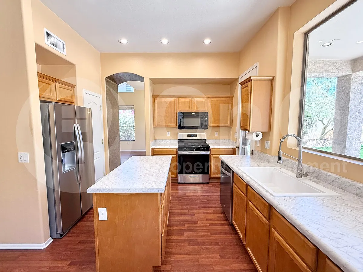 4 bed, 3.0 bath, 2451 sqft, $2,999 — Photo 3