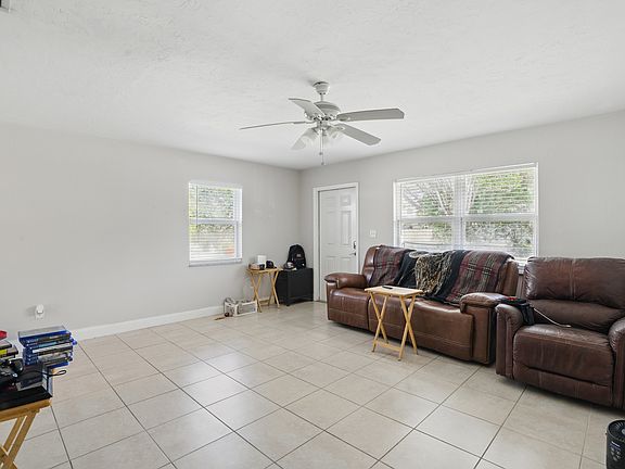 3rd image of 11580 Dean St