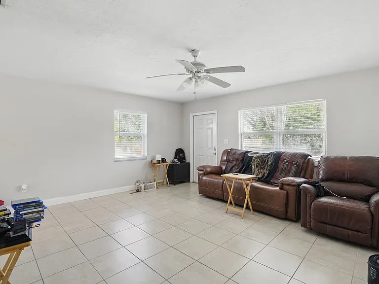 11580 Dean St — Photo 3