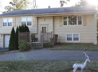 8 Madoc Trl, Oak Ridge, NJ 07438