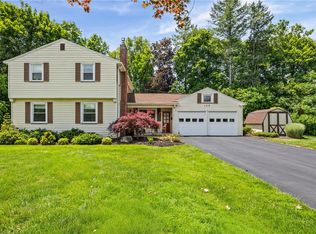 159 Ledgerock Ln, Rochester, NY 14618