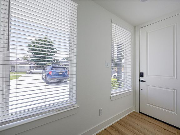 5th image of 934 S Lane St A