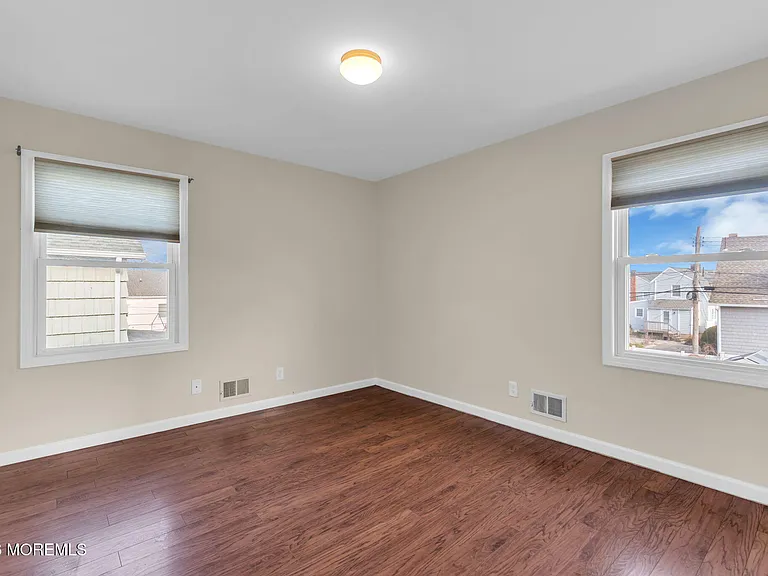 404 9th Ave #UPPER — Photo 25