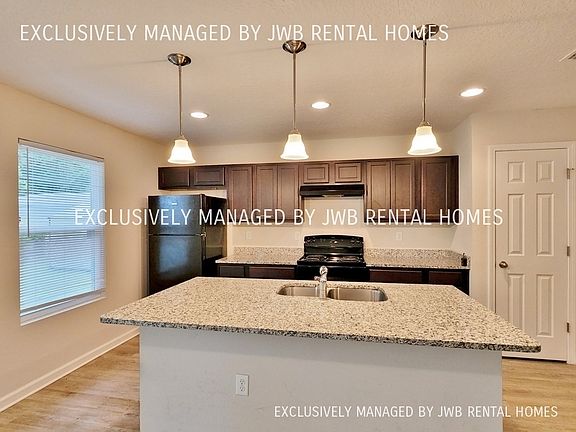 3rd image of 3462 Frances Ave