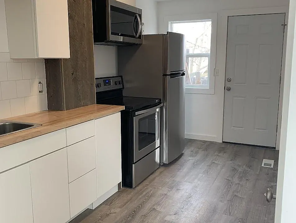 815 W Babcock St