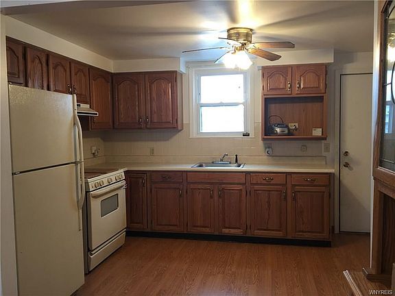 4th image of 176 Central Blvd