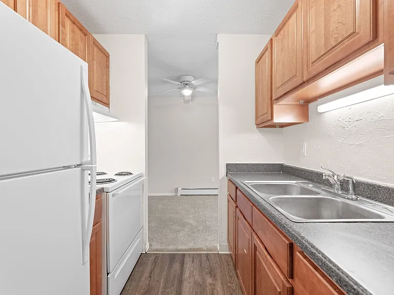 The Hillcrest Apartments — Photo 23