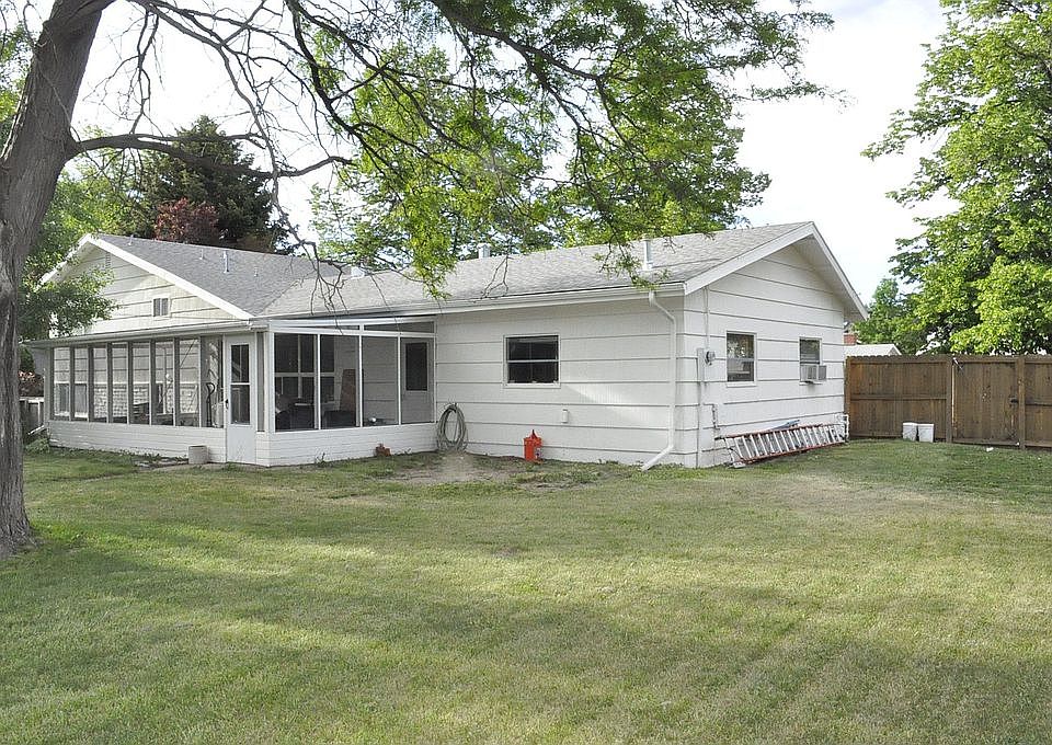 Yard & back of house