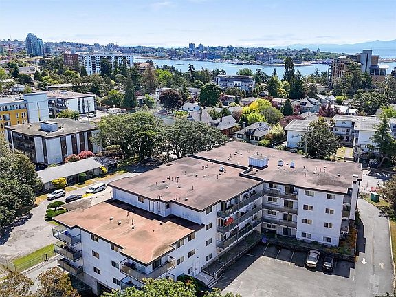 2nd image of 848 Esquimalt Rd #207