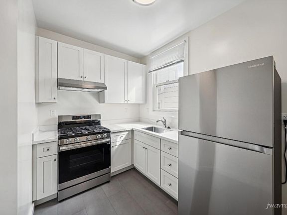 5th image of 581 14th Ave #12