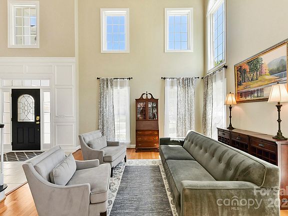4th image of 3302 Twelve Oaks Pl