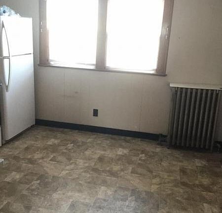 5th image of 82 Gladys Ave