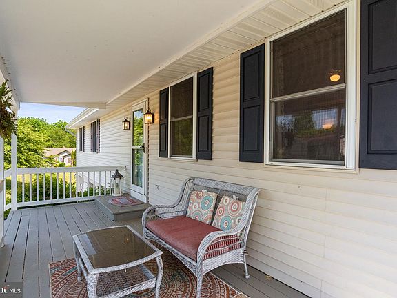4th image of 112 Beech Ave