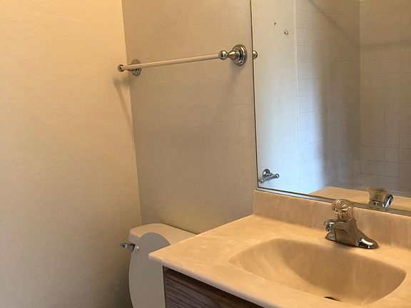 3rd image of 2115 27th St APT 4