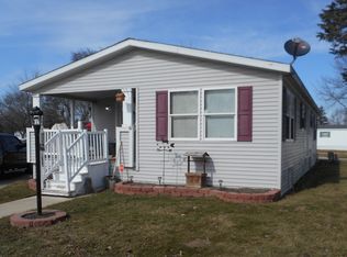 141 Country Club Blvd, Belleville, MI 48111