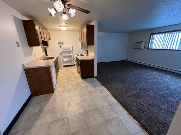 Ashton, 904 16th St N APT 2A, Fargo, ND 58102