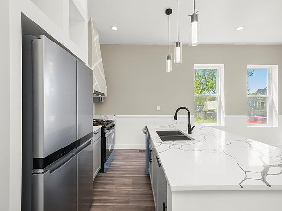 5th image of 831 N Lawndale Ave