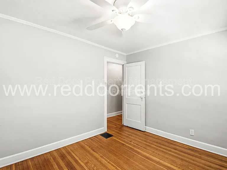 4704 N College Ave — Photo 20