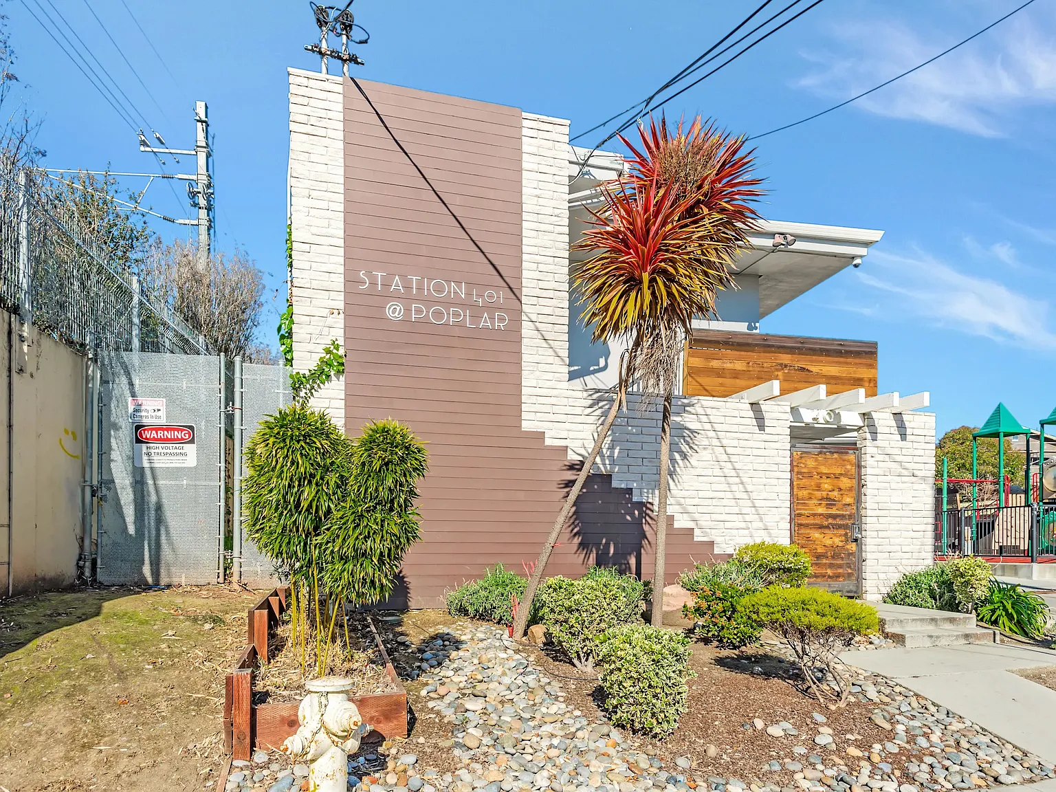 401 E Poplar Avenue — Photo 1