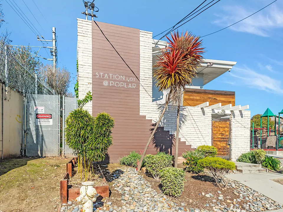 401 E Poplar Avenue