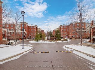 39 Hays Blvd N #2, Oakville, ON L6H0J1