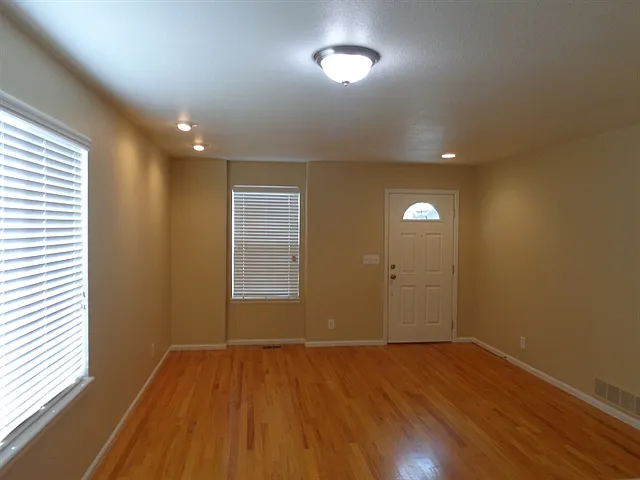 10910 Steele St — Photo 6