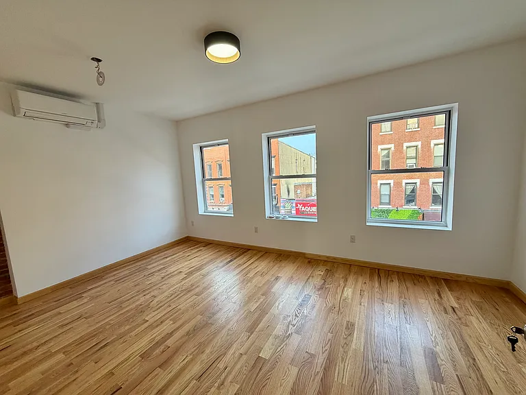 663 Manhattan Ave #4 — Photo 2