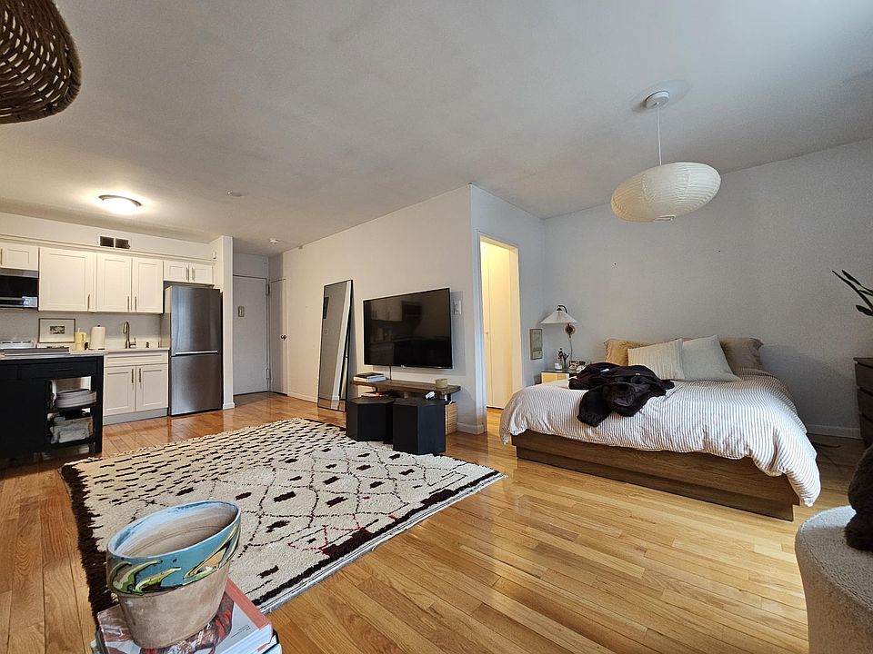 1st image of 170 W 23rd St APT 6W