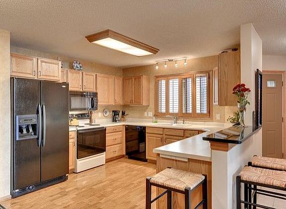 5th image of 2324 19th Ave NE