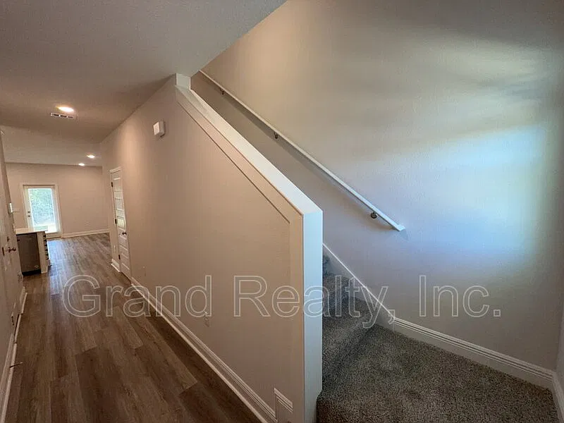 3 bed, 2.5 bath, 1537 sqft, $1,749 — Photo 2