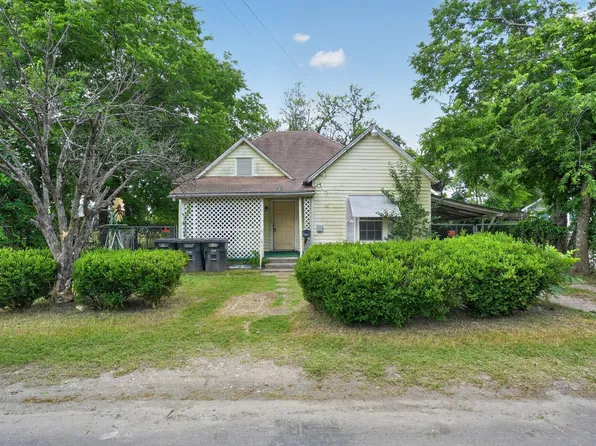 406 E Willingham St, Cleburne, TX 76031