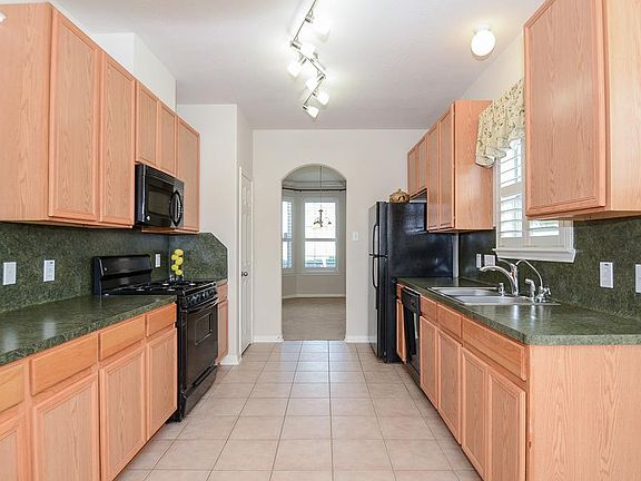 5th image of 826 La Hacienda Dr
