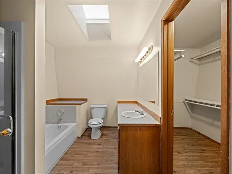 400 S Morain St #7 — Photo 13