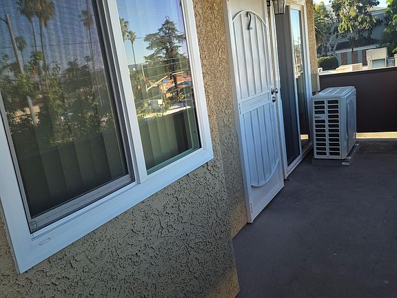 4th image of 14831 Sherman Way Unit 2