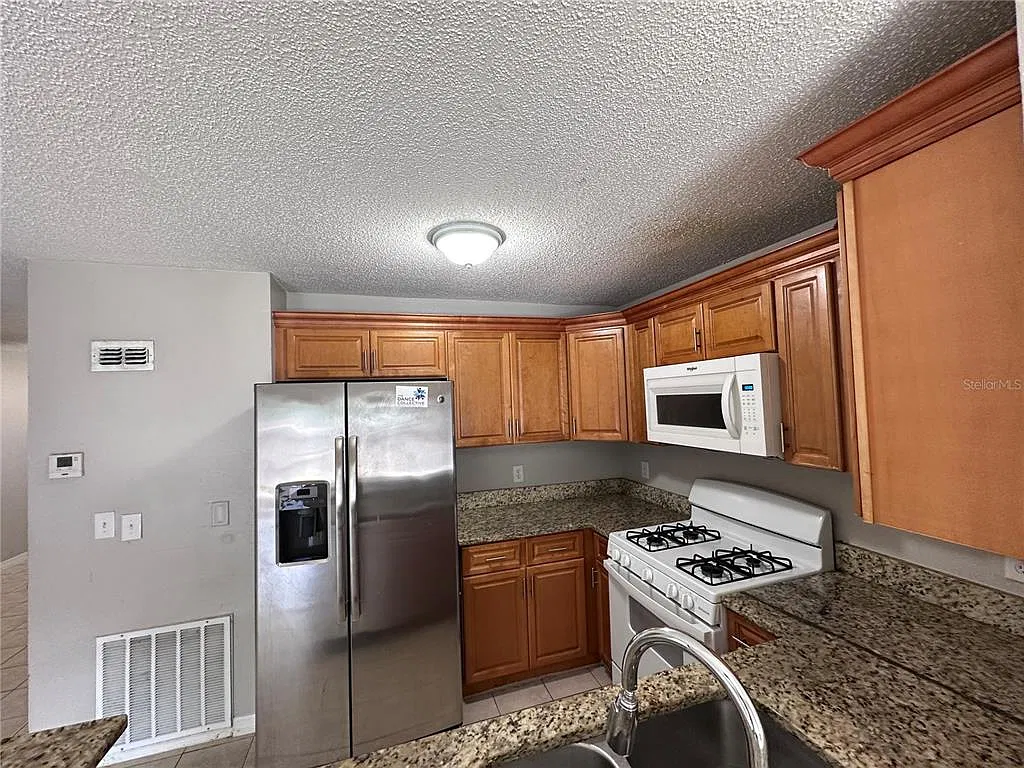 3 bed, 2.0 bath, 1216 sqft, $1,850 — Photo 4