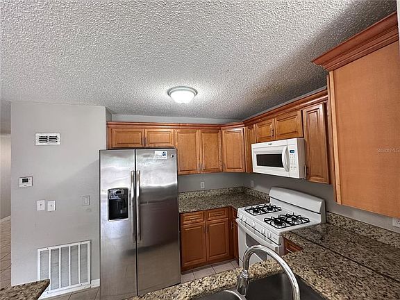 4th image of 955 Butterfly Blvd