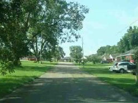 Exterior Neighborhood (street photo)