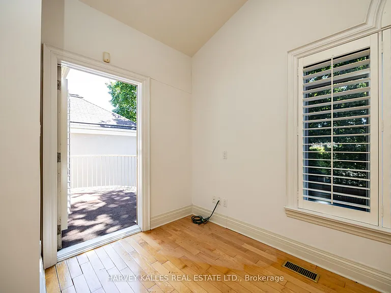 495 Deloraine Ave — Photo 30
