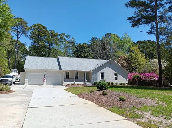 709 Sawgrass Rd, Hampstead, NC 28443
