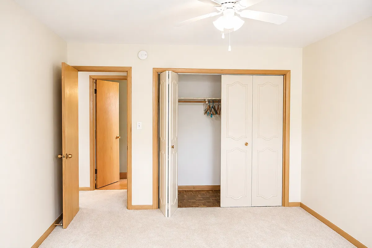 Building Photo - 8435 W Oak Ave #3
