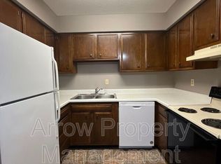 3831 S 46th St APT 10, Lincoln, NE 68506